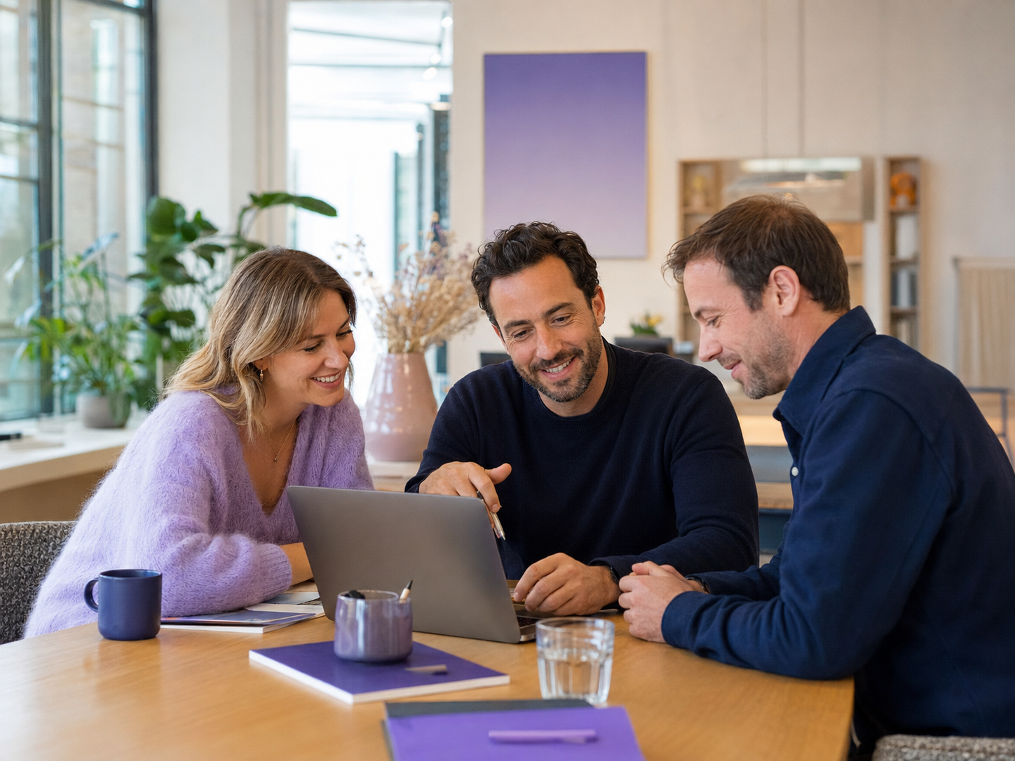 Une équipe digitale accompagne un entrepreneur autour de son projet